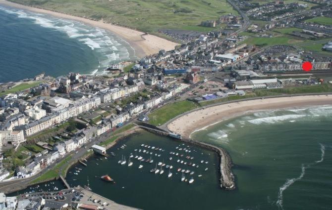 4 Golf Terrace - Portrush By The Sea Apartment Exterior photo
